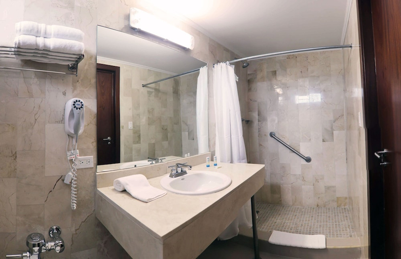 Bathroom 2, Hotel Faranda Express Soloy & Casino, Panamá