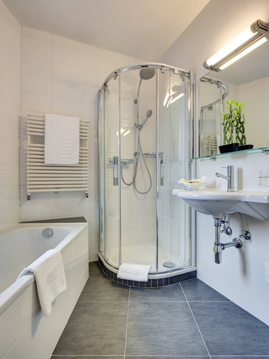 Bathroom 4, Hotel Eden Genève, Genève