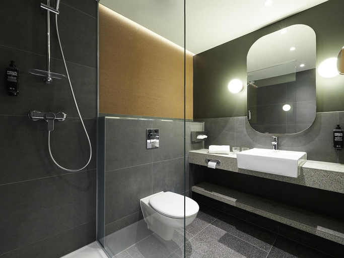 Bathroom 5, ibis Styles Bielefeld, Bielefeld