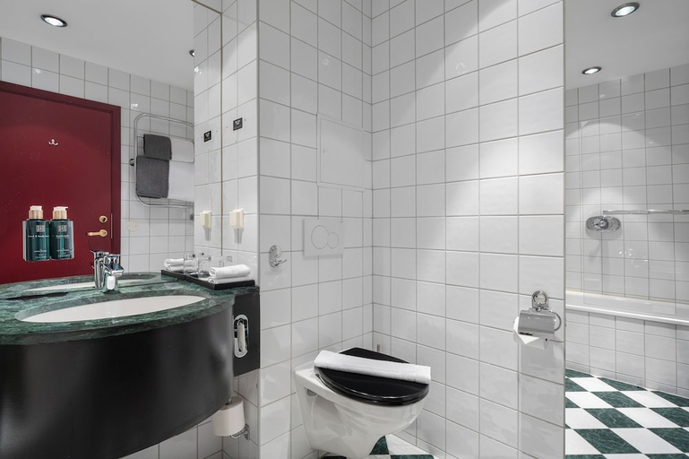 Bathroom 4, Home Hotel Bryggen, Bergen