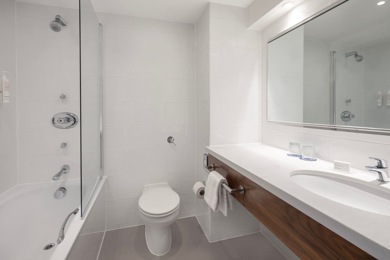 Bathroom, Delta Hotels by Marriott Swansea, Swansea