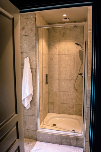 Bathroom 3, La Villa 10, Seine-Maritime