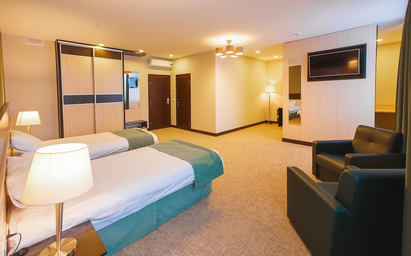 Bedroom 2, Reston Hotel & Spa, Ulan-Ude