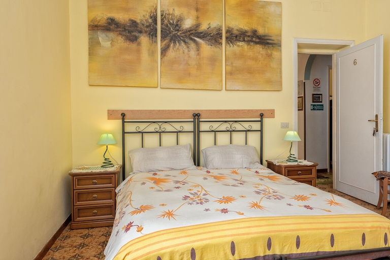 Bedroom 3, A Vinicius et Mita, Rome