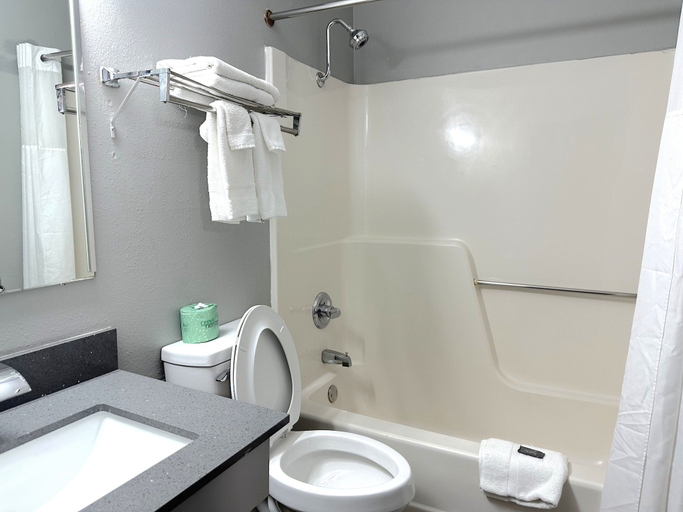 Bathroom 3, Americas Best Value Inn Fargo, Cass