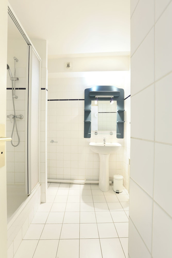 Bathroom 3, Les Lilas Serviced Apartments, Seine-Saint-Denis