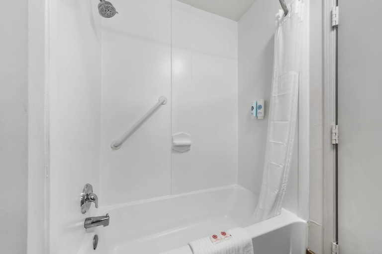 Bathroom 4, Comfort Suites Milledgeville, Baldwin