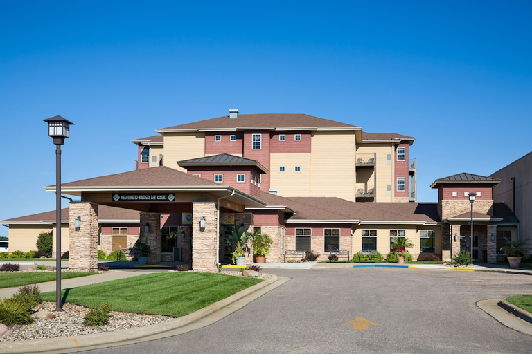 Exterior & Views 1, Bridges Bay Resort, Dickinson