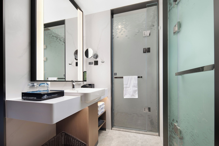 Bathroom 3, Hampton by Hilton Foshan Jun'an, Foshan