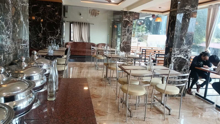 Dining 4, Varo Inn, Satara