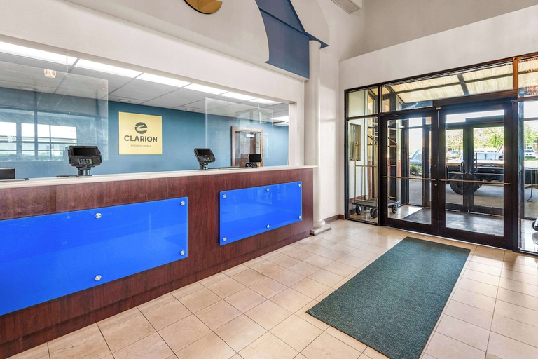 Public Area 3, Clarion Inn & Suites Indianapolis Northwest, Marion