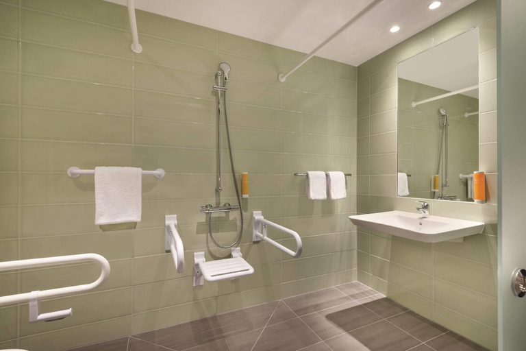 Bathroom 5, Super 8 by Wyndham Mainz Zollhafen, Mainz