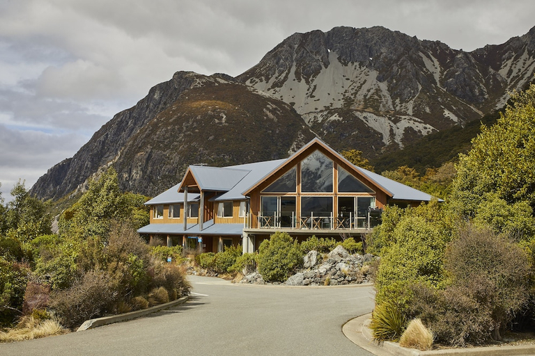 Exterior & Views
