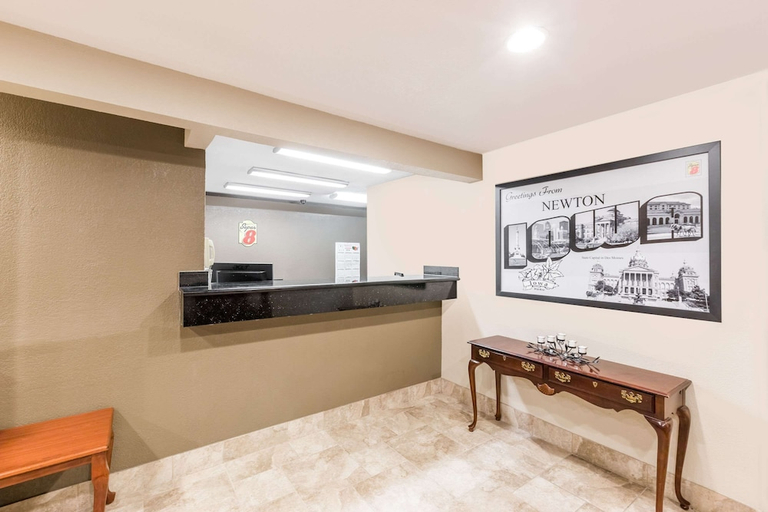 Public Area, Super 8 by Wyndham Newton, Jasper