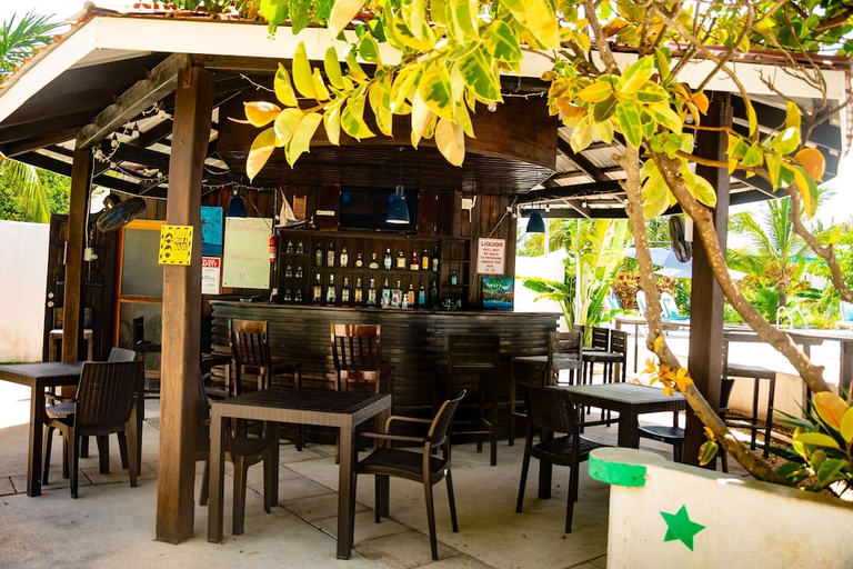 Food & Drinks 5, Best Western Grand Baymen Gardens