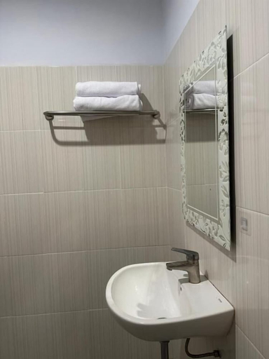Bathroom 2, New Mekar Jaya Hotel, Badung