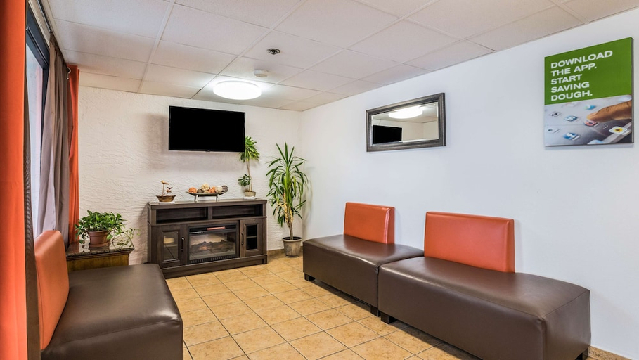 Public Area, Motel 6 Elk Grove Village, IL, Cook