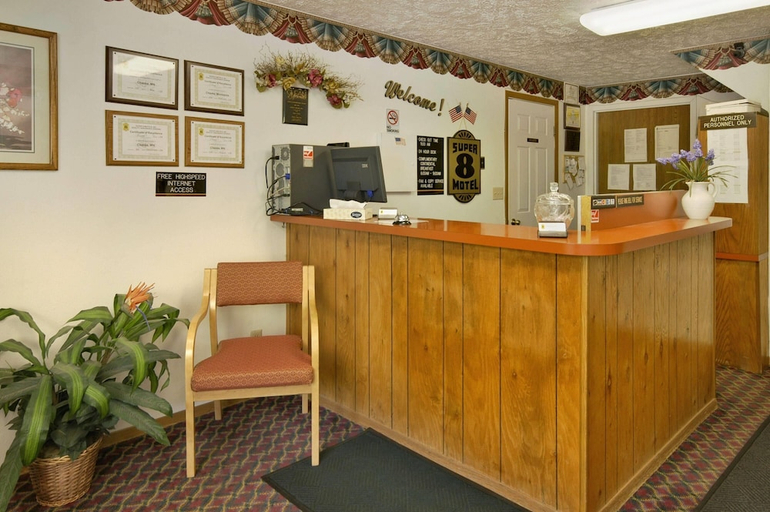 Public Area, Super 8 By Wyndham Chaska, Carver