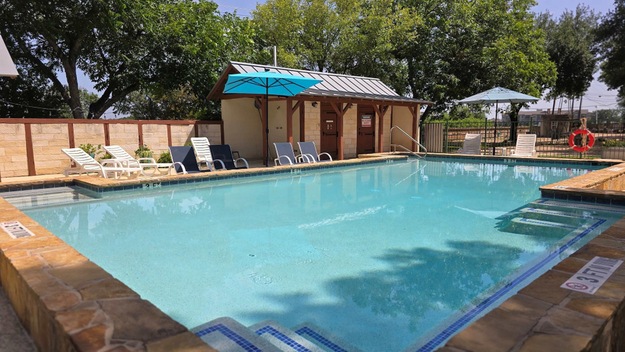 Pool 2, Luckenbach Gruene Cottages, Comal