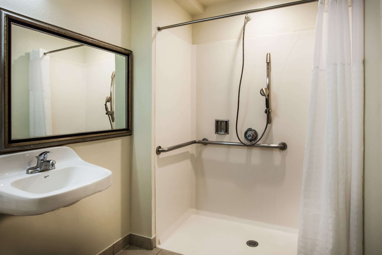 Bathroom, Days Inn & Suites by Wyndham Antioch, Contra Costa