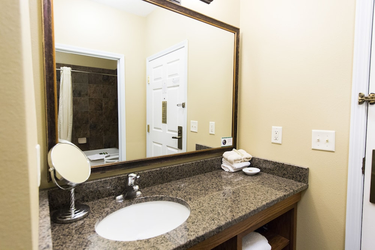 Bathroom 4, Bridges Bay Resort, Dickinson