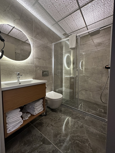 Bathroom, Cetin City Hotel, Bandırma