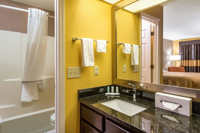 Bathroom 4, Quality Inn Washington GA, Wilkes