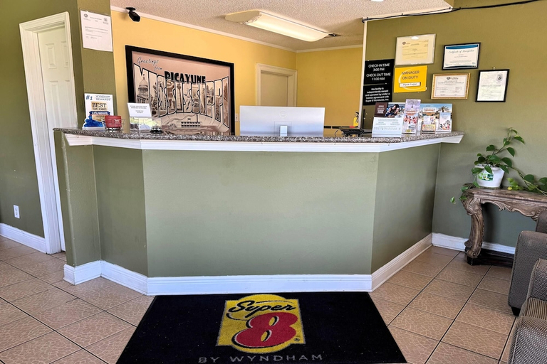 Public Area, Super 8 by Wyndham Picayune, Pearl River