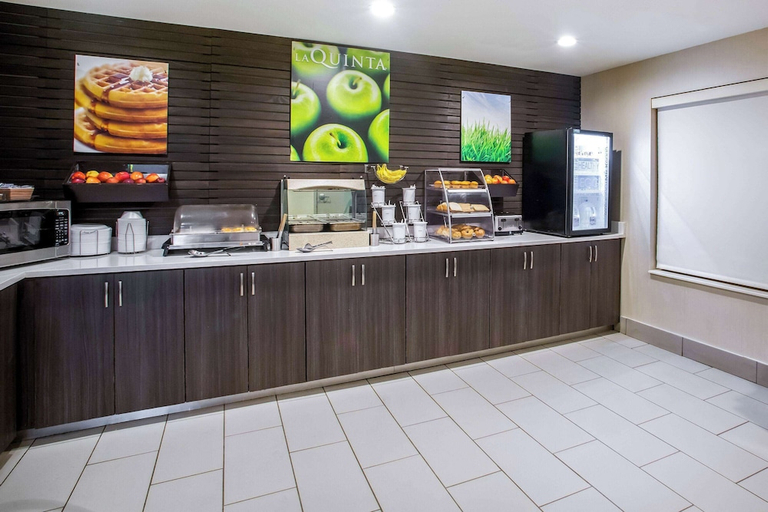 Food & Drinks 5, La Quinta Inn & Suites by Wyndham Pontoon Beach, Madison