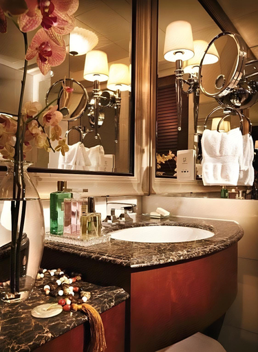 Bathroom 5, Four Seasons Hotel Macao, Macao