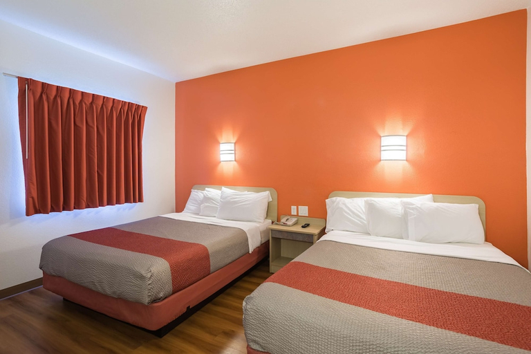 Bedroom 3, Motel 6 Dale, IN, Spencer