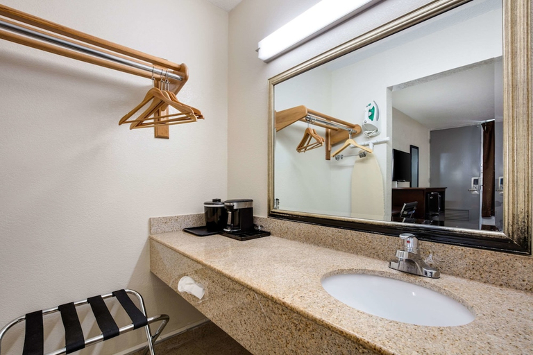 Bathroom 4, Quality Inn Starkville near University, Oktibbeha
