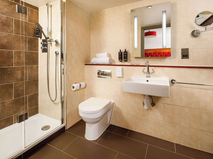 Bathroom 3, Sunday London Staines-upon-Thames Heathrow T5, Surrey