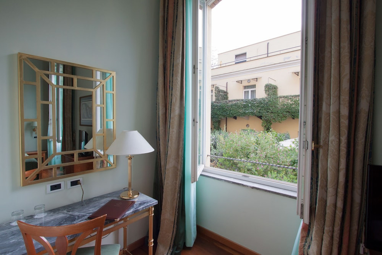Bathroom, Ateneo Garden Palace, Rome