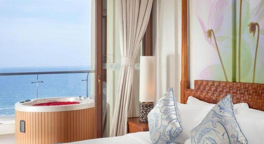 Bedroom 3, Aloha Oceanfront Suite Resort , Hainan