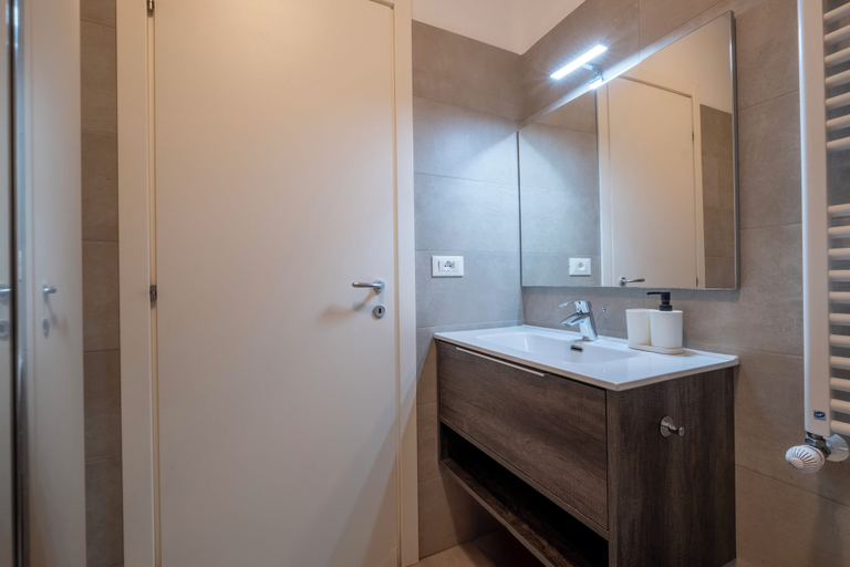 Bathroom 2, Fiera Front Loft by Wonderful Italy, Bologna