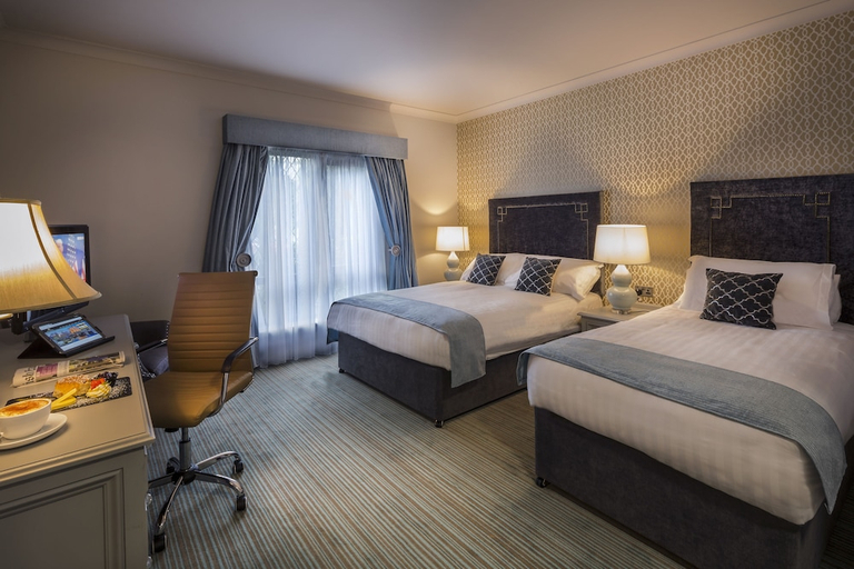 Bedroom 2, Treacys Oakwood Hotel