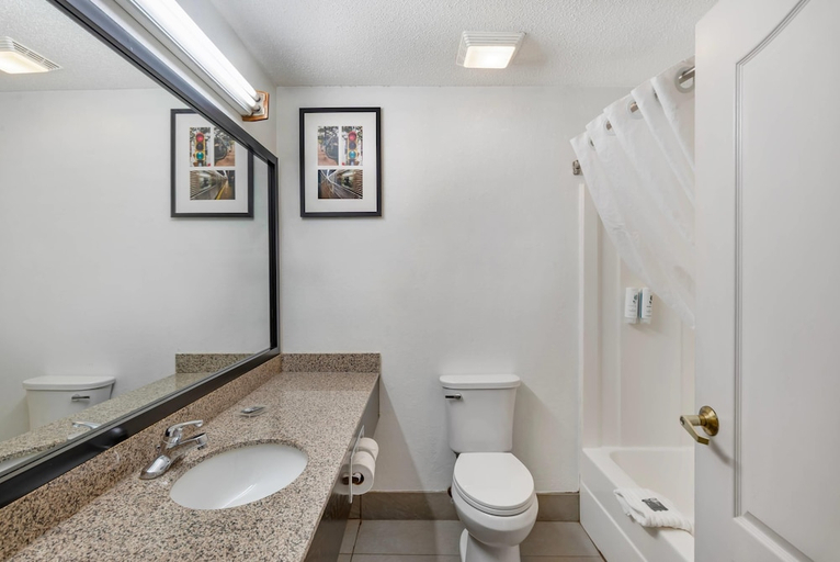 Bathroom 4, Country Inn & Suites By Radisson, Hiram, Ga, Paulding
