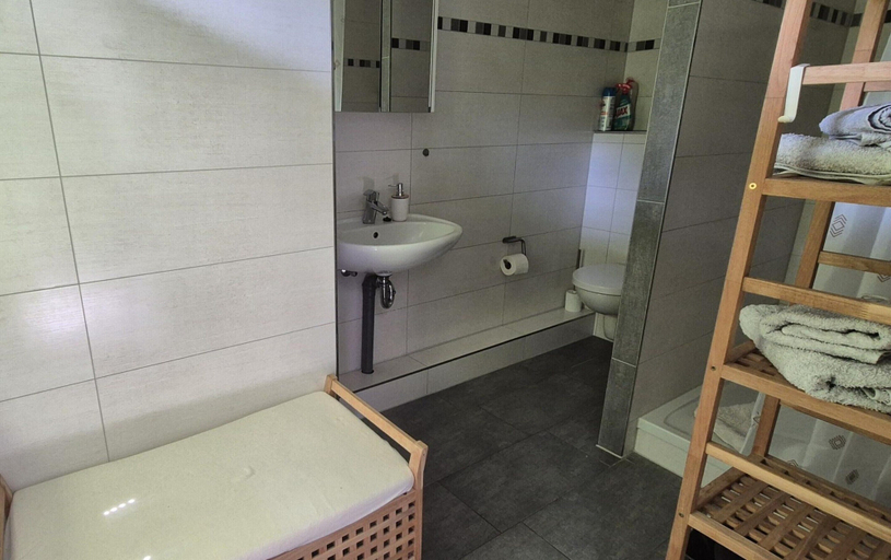 Bathroom 3, Idyllische Wohnung an der Ostseekueste, Nordwestmecklenburg