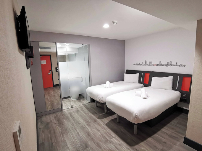 Bedroom 2, easyHotel Leeds, Leeds