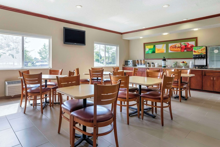 Food & Drinks 5, Quality Inn & Suites, Bay