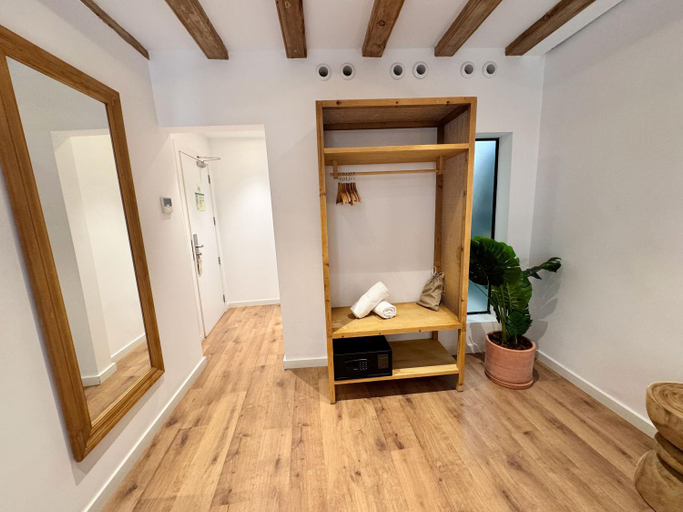 Others 5, Casa Vaganto, Barcelona