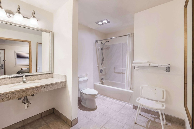 Bathroom 4, Quality Inn Near Fort Hunter Liggett, Monterey