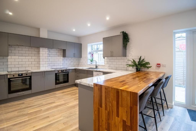 Shared kitchen facilities 3, 29 Twyford, Hampshire
