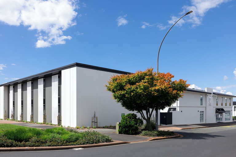 Exterior & Views
