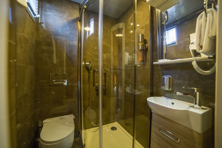 Bathroom 4, Odaman Hotel, Bandırma