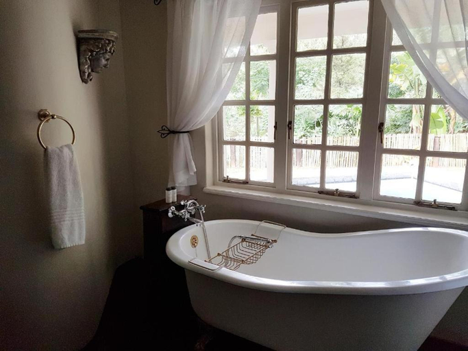 Bathroom 5, Blue Mountain Estate, Ehlanzeni
