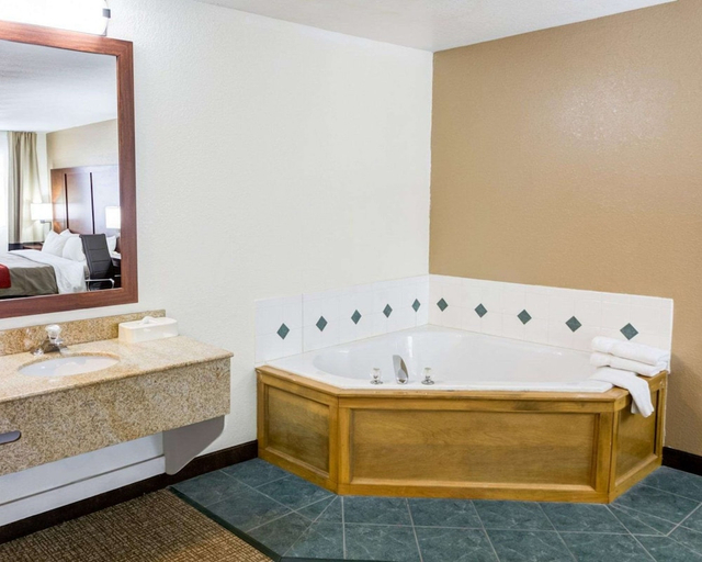 Bathroom, Comfort Inn Kearney - Liberty, Kansas City