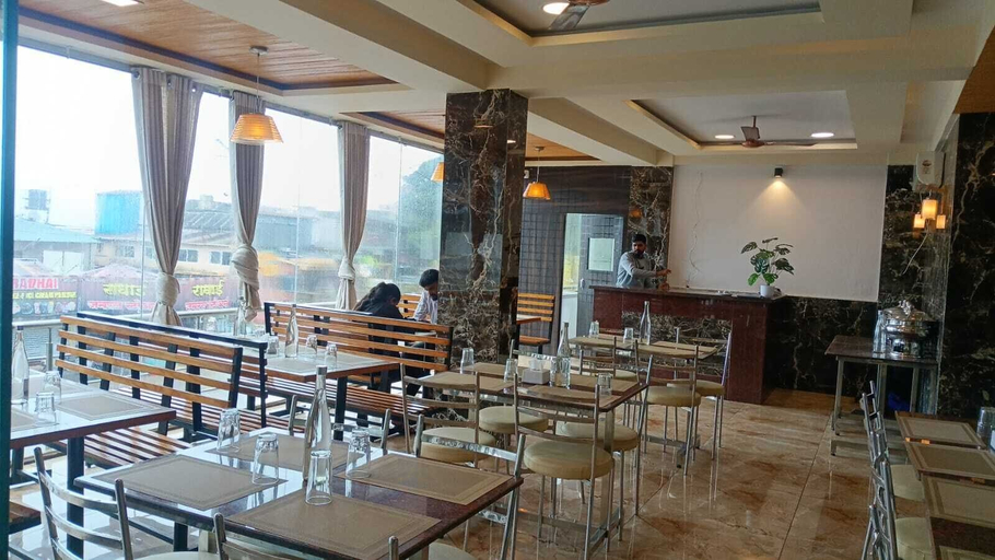 Dining 5, Varo Inn, Satara