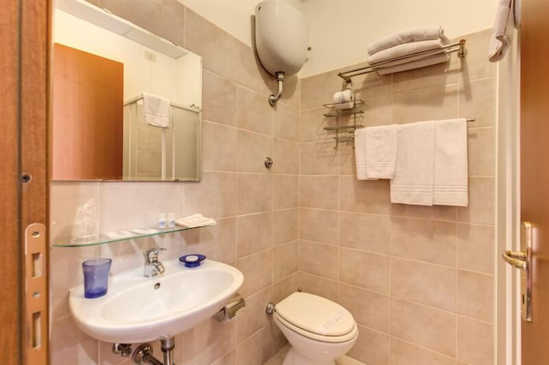 Bathroom 4, Soggiorno Angelus, Rome